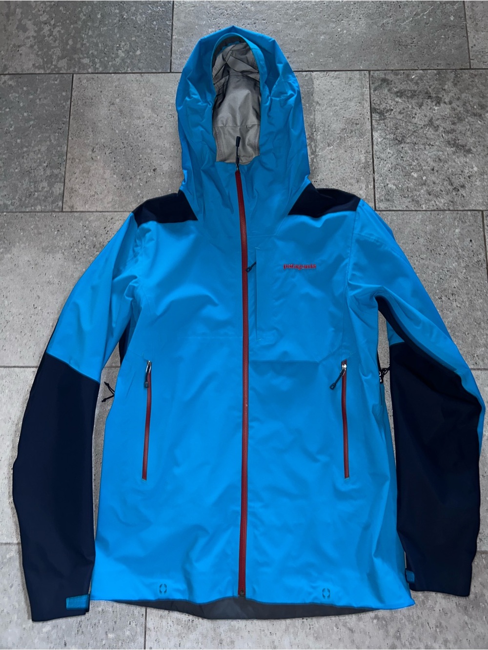 Patagonia Men's Refugitive gore Tex Hooded Jacket (Medium)